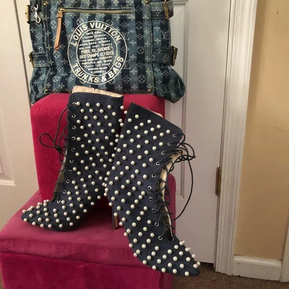 Cape Robbin denim / pearl ankle booties…❤️👌 - Picture 5 of 5